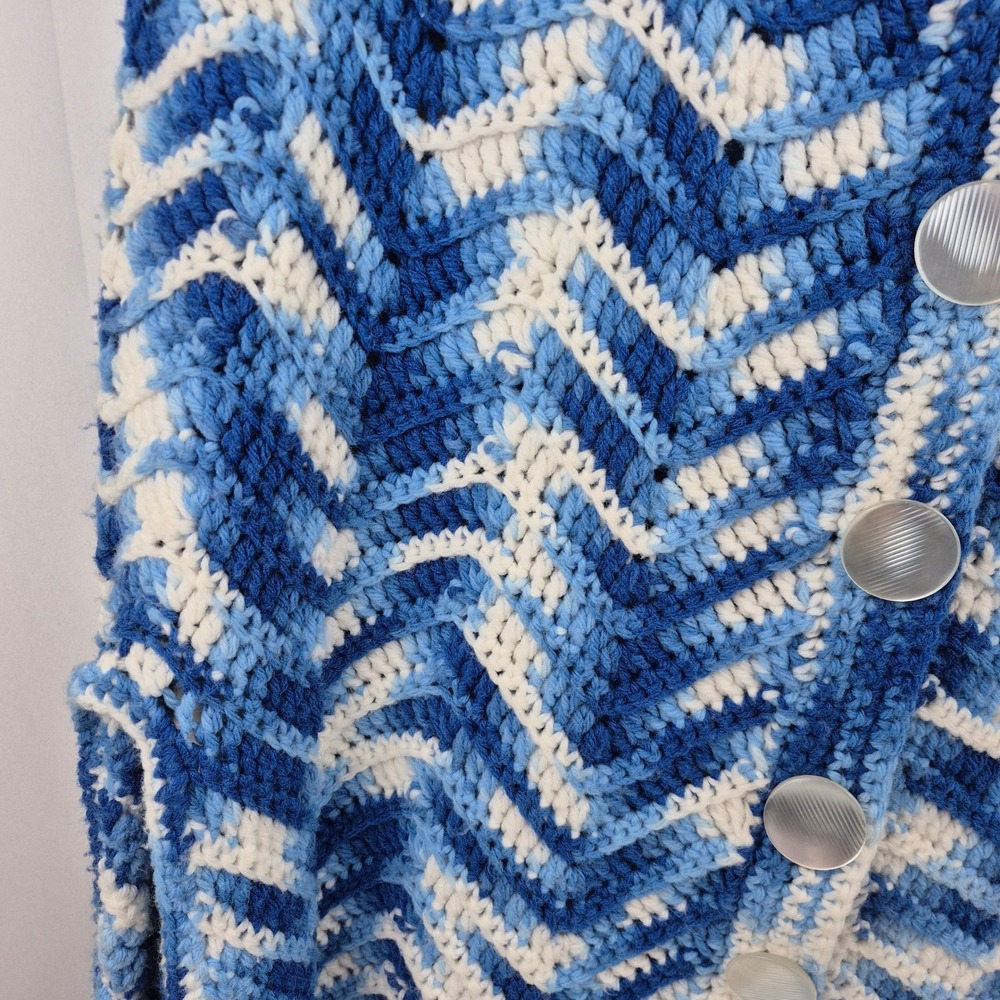 Vtg 70s 80s‎ Crochet Poncho Blue White Chevron Fringe Handmade Boho Hippie Cape - Picture 9 of 11